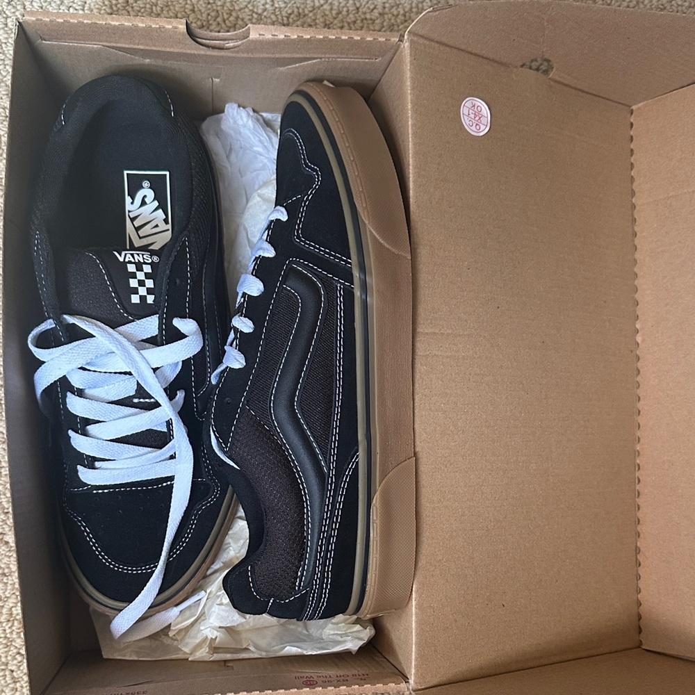 Brand New NWT Vans Black and Tan Sneakers